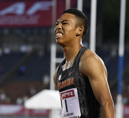 男子100メートル準決勝2組を1位でゴールするも、納得のいかない表情のサニブラウン（撮影・鈴木みどり）