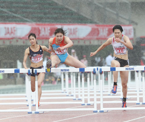 女子100ハードル　予選1組　1着となった福部真子（撮影・梅根麻紀）