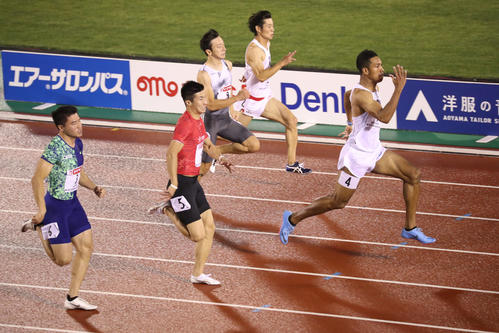 男子100m決勝 優勝したサニブラウン・ハキーム(撮影・栗木一考)=2019年6月28日、博多の森陸上競技場