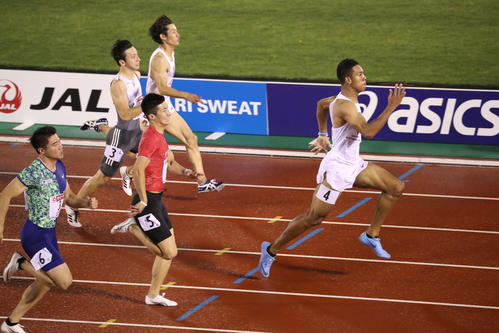 男子100m決勝 優勝したサニブラウン・ハキーム(撮影・栗木一考)=2019年6月28日、博多の森陸上競技場