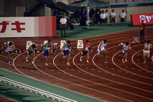 男子100m決勝 優勝したサニブラウン・ハキーム(撮影・栗木一考)=2019年6月28日、博多の森陸上競技場