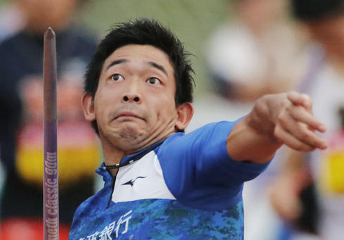 男子やり投げ　81メートル11で優勝した小南拓人（共同）