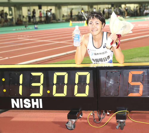 女子100メートル障害、13秒00の日本タイ記録をマークした寺田（撮影・河野匠）