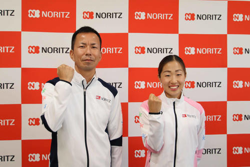 会見を行った中野円花（右）と里内正幸監督（左）（撮影・南谷竜則）