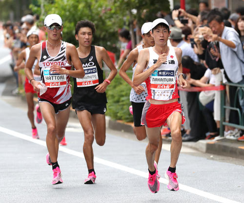 39キロ過ぎで集団から抜け出す優勝の中村匠吾（代表撮影）