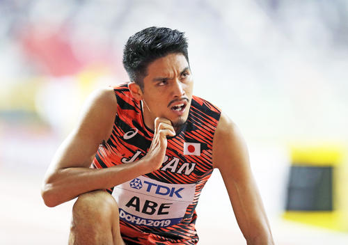 男子400メートル障害準決勝3組で3着に入った安部（AP）