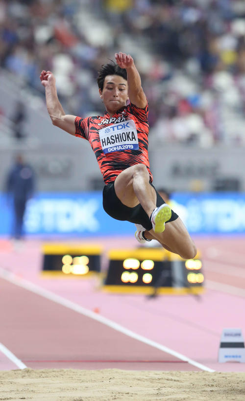 男子走り幅跳び決勝で8位入賞を果たした橋岡（撮影・河野匠）
