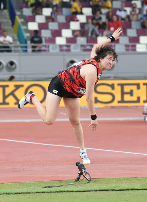 女子やり投げ予選、3投目の投てきを行う北口（撮影・河野匠）