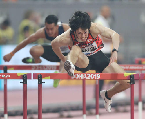 男子110メートル障害予選4組、13秒32の2着で準決勝進出を決めた高山（撮影・河野匠）