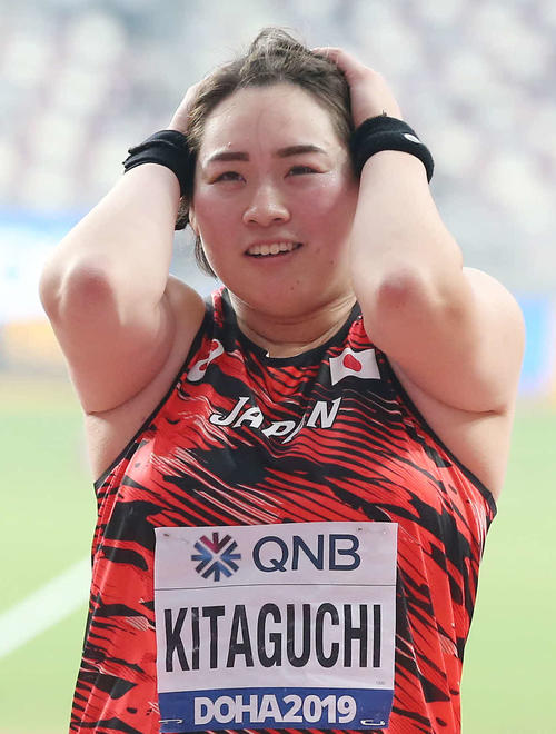 女子やり投げ予選、2投目を終え、納得のいかないような表情を見せる北口（撮影・河野匠）