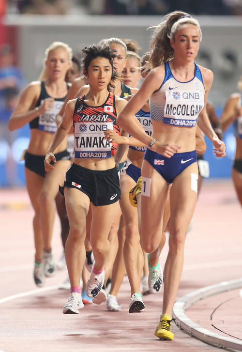 女子5000メートル予選1組、15分4秒66で6着となった田中（中央）（撮影・河野匠）