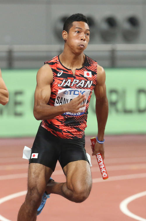 男子400メートルリレー予選2組、力走する4走のサニブラウン（撮影・河野匠）