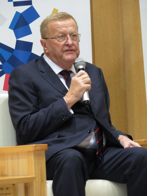 東京都の小池百合子知事を訪問したIOC調整委員会のジョン・コーツ委員長（撮影・近藤由美子）