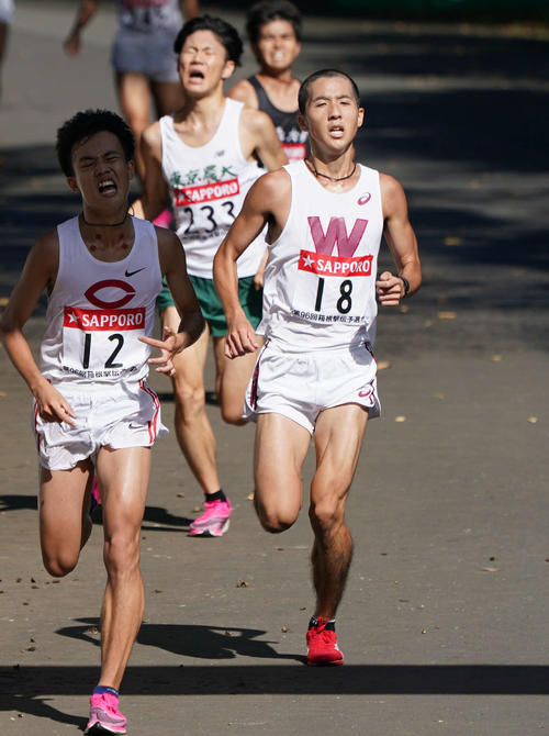 予選会16位でゴールする太田＜18＞（撮影・加藤諒）