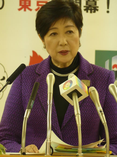 定例会見に臨む小池百合子都知事
