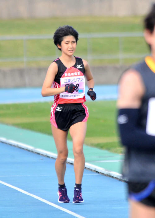 初挑戦のフルマラソンで3時間2分15秒で2位に入った新発田商・荒井