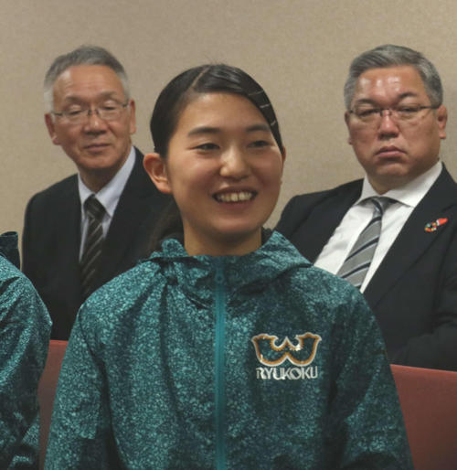 表敬訪問で意気込みを語る旭川龍谷の柴田（撮影・浅水友輝）