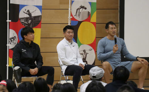 トークセッションに臨む、左から佐藤、小池、右代（撮影・浅水友輝）
