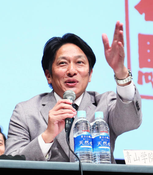 チームのテーマを問われ「やっぱり大作戦」と名づけた青学大・原監督（撮影・足立雅史）