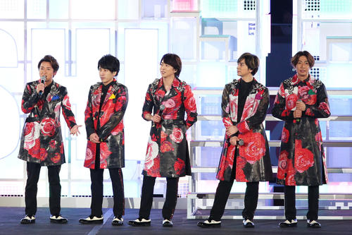 国立競技場のオープニングイベントに出演した嵐（JSC提供）