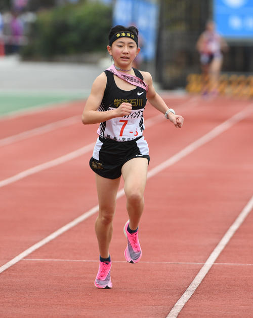 全国高校駅伝　力走する学法石川アンカー黒江彩聖（撮影・渦原淳）