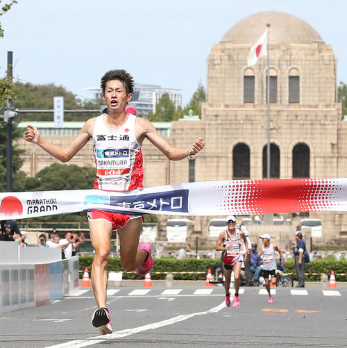 9月15日、MGCで優勝のゴールテープを切る中村匠吾（手前）