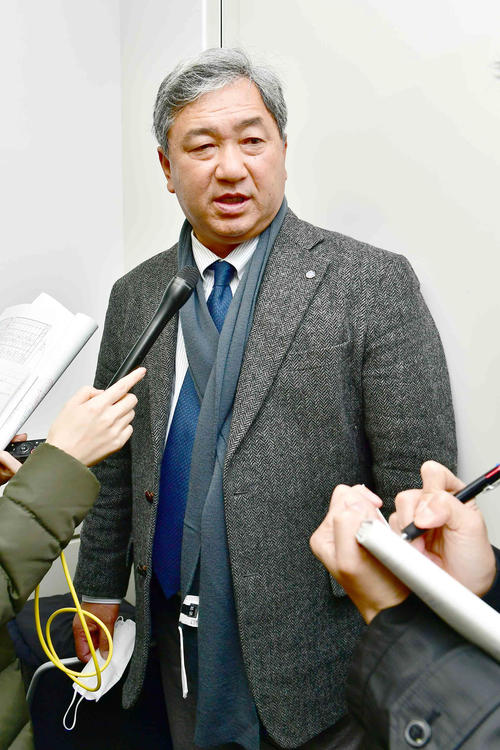 区間エントリーの監督会議後の会見に臨む東京国際大・大志田監督（撮影・小沢裕）