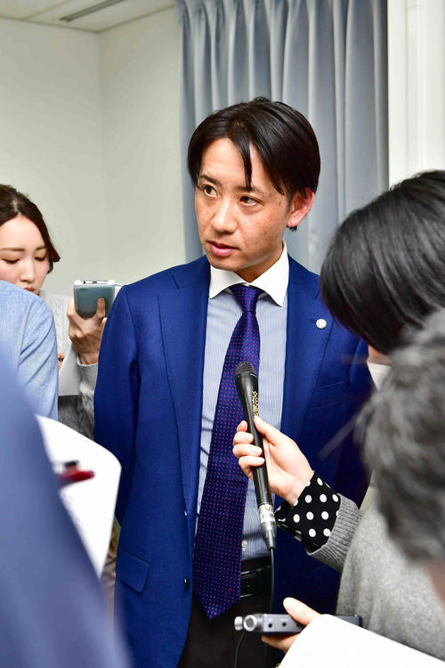 区間エントリーの監督会議後の会見に臨む東洋大・酒井監督（撮影・小沢裕）