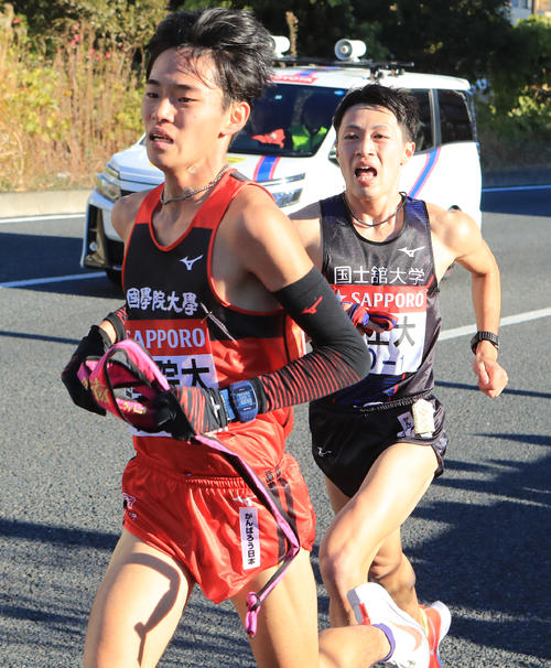 昨年の大会で1区20キロ過ぎを力走する国学院大の藤木