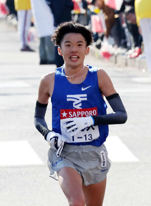 9区で力走する東海大・松尾（撮影・鈴木正人）