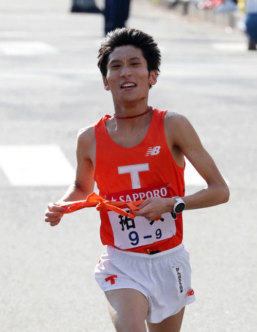 9区で力走する拓大・中井慎吾