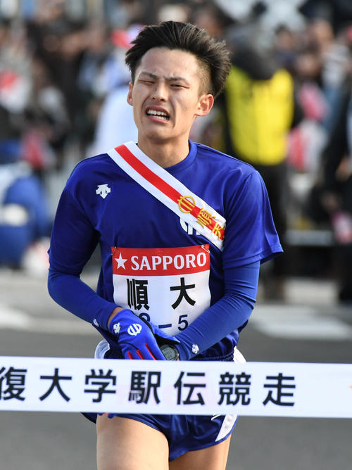 ゴールへ向かう順大5区真砂（撮影・山崎安昭）