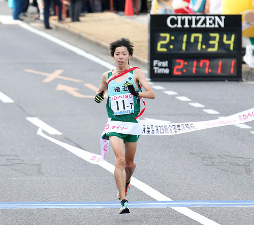 3位でゴールした埼玉県アンカーの設楽（撮影・上山淳一）