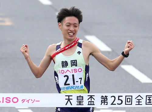 5位でゴールした静岡県アンカーの伊藤（撮影・上山淳一）