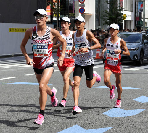 MGCで競り合う、左から服部、中村、大迫、鈴木（2019年9月15日撮影）