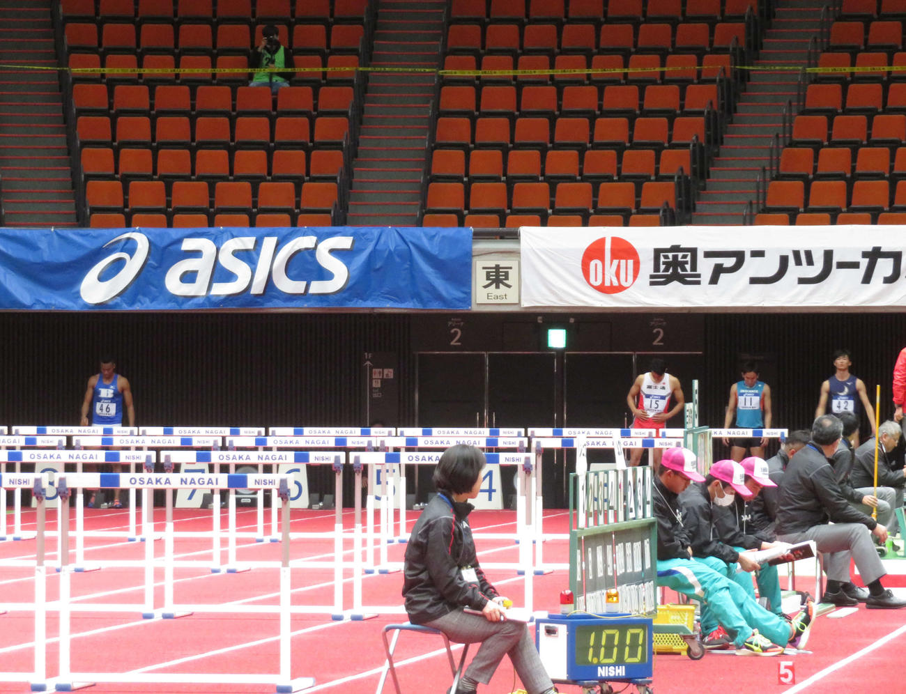 不正スタートにより4～7レーンが不在となった男子60メートル障害決勝（撮影・上田悠太）