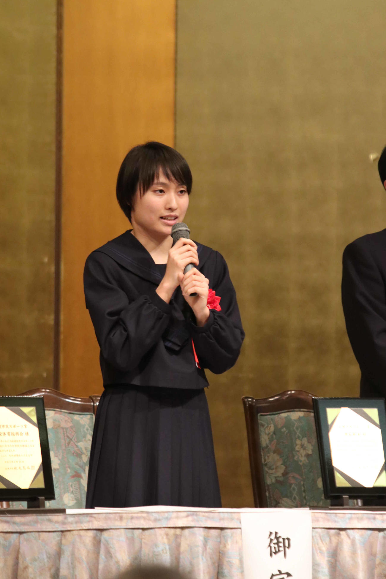 札幌市民スポーツ賞贈呈式であいさつをする御家瀬（撮影・西塚祐司）
