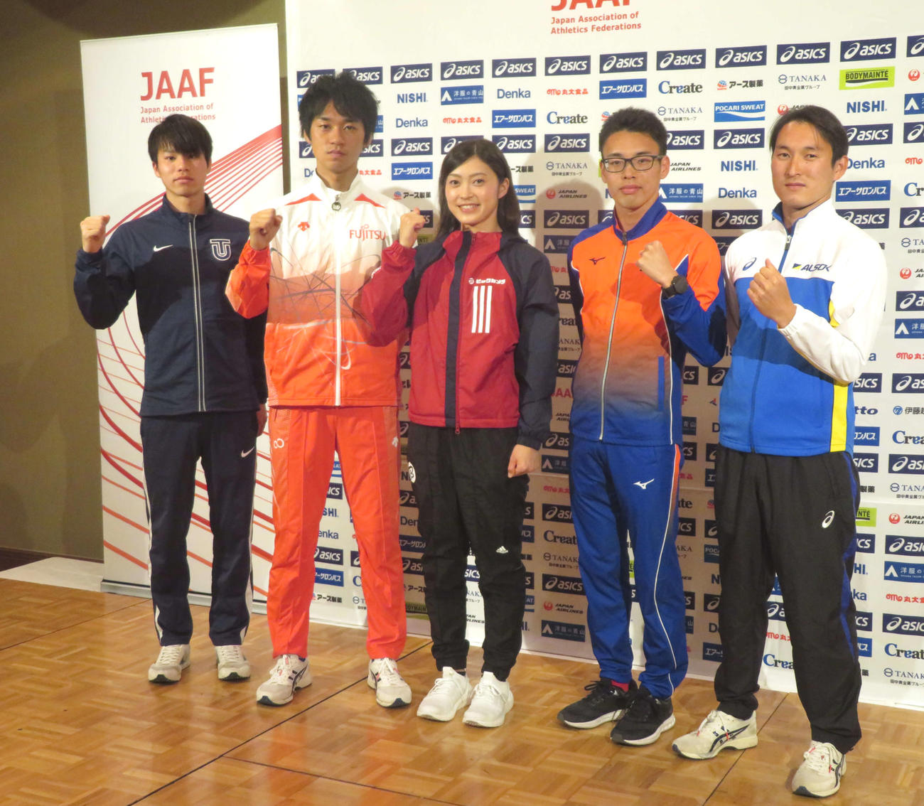 20キロ競歩日本選手権の会見に登壇した左から池田、高橋、岡田、山西、藤沢（撮影・上田悠太）