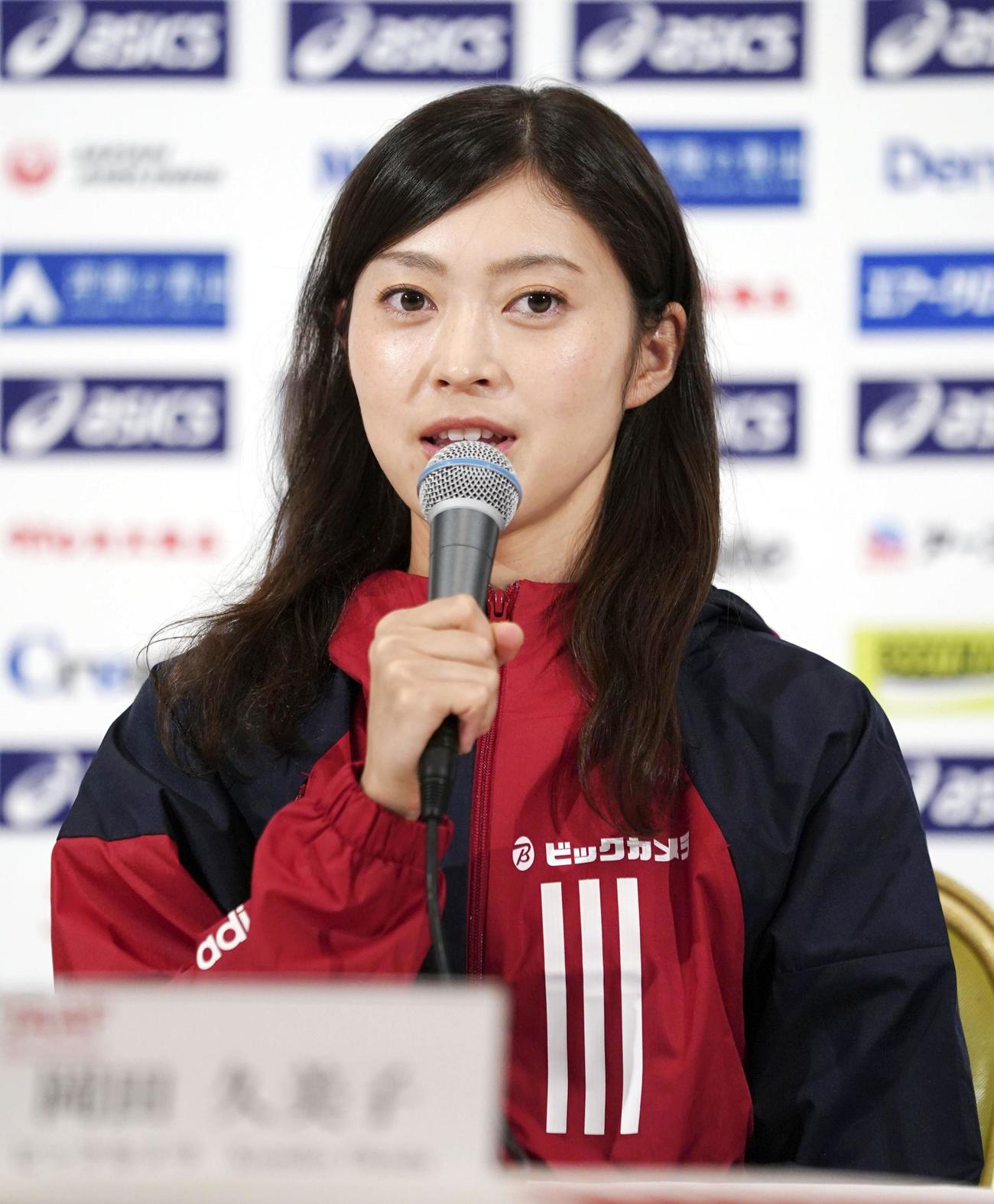 日本選手権20キロ競歩を前に記者会見する岡田久美子（共同）