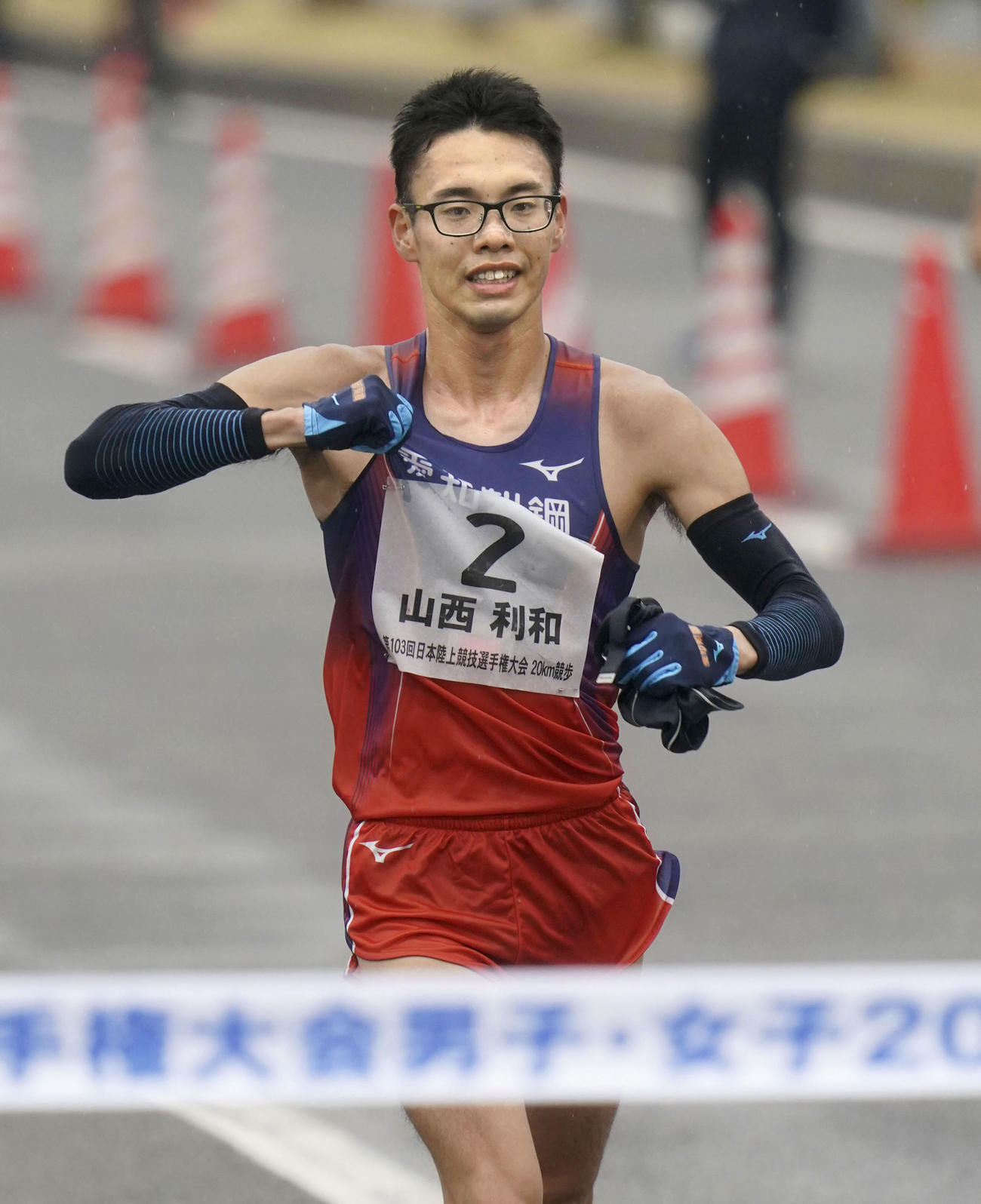 1時間17分36秒で優勝した山西利和（共同）