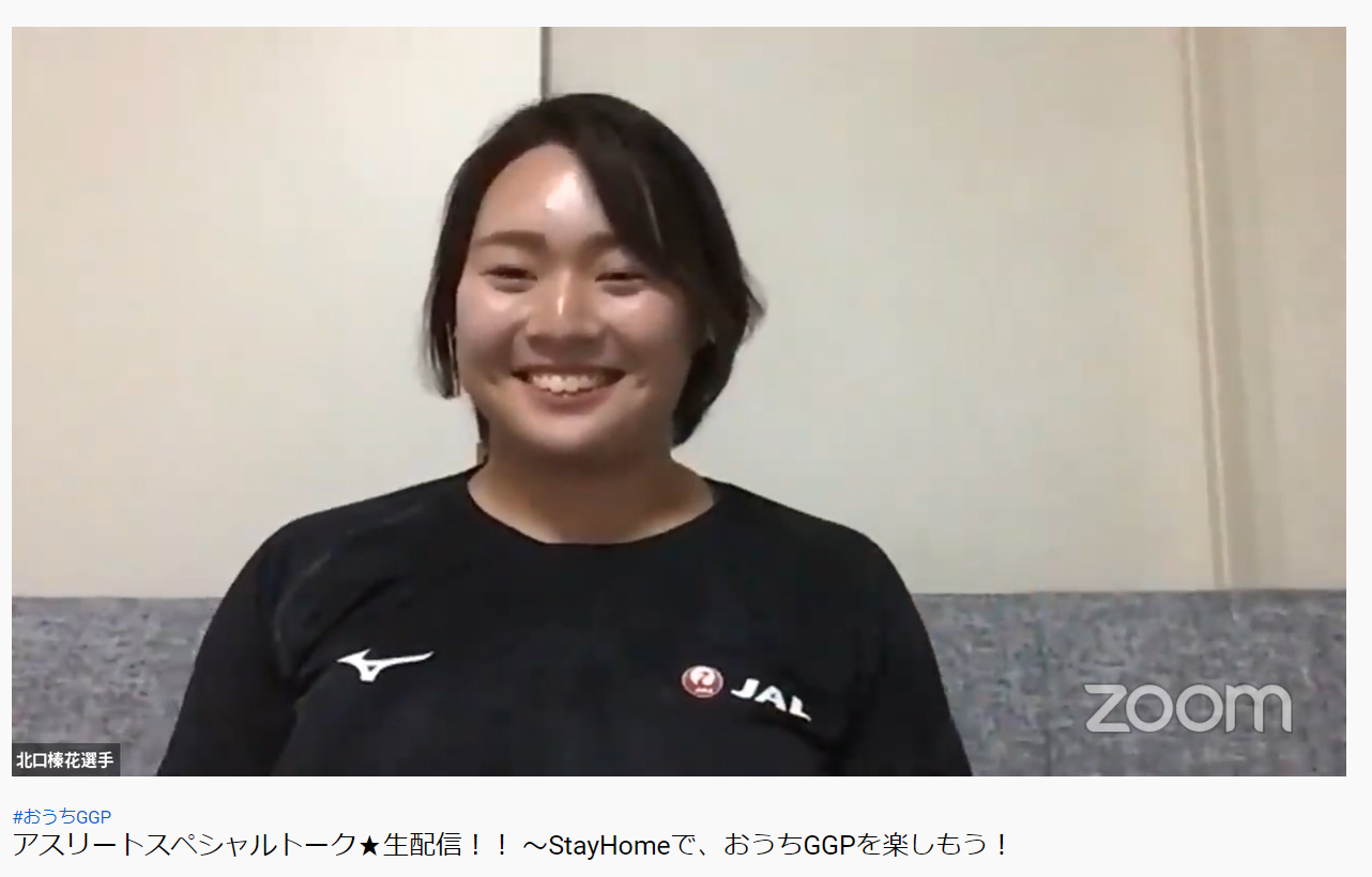陸上の大会形式でグループに分かれて行われた日本陸連のトークイベントで笑顔で近況を話す陸上女子やり投げの北口（日本陸連の公式YouTubeより）