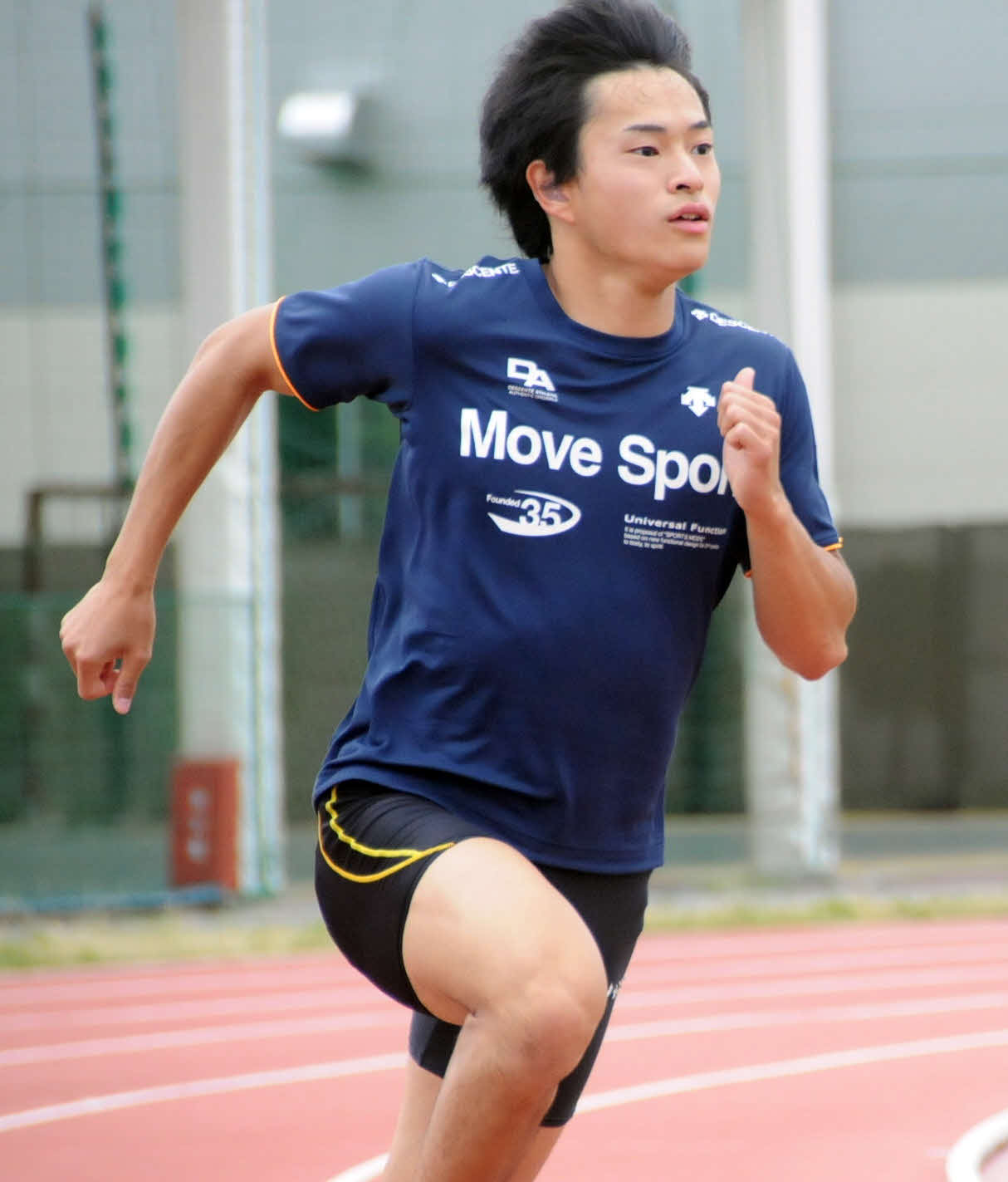 走り込みを行う仙台大・佐々木（仙台大提供）