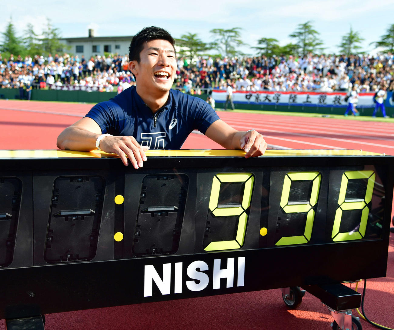 福井運動公園陸上競技場での学生陸上競技対校選手権、男子100メートル決勝で9秒98を出した桐生祥秀（2017年9月9日撮影）
