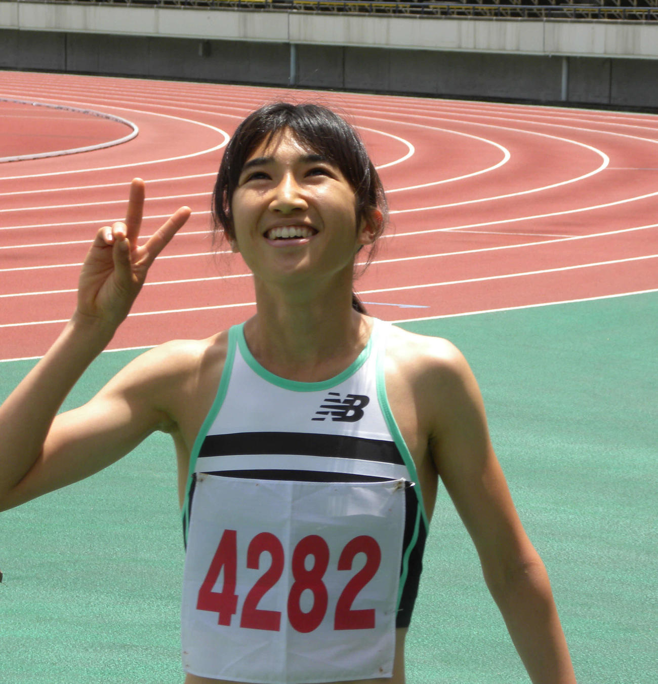 兵庫選手権の女子800メートル3組で兵庫新記録を出し笑顔を見せる田中希実（撮影・松本航）