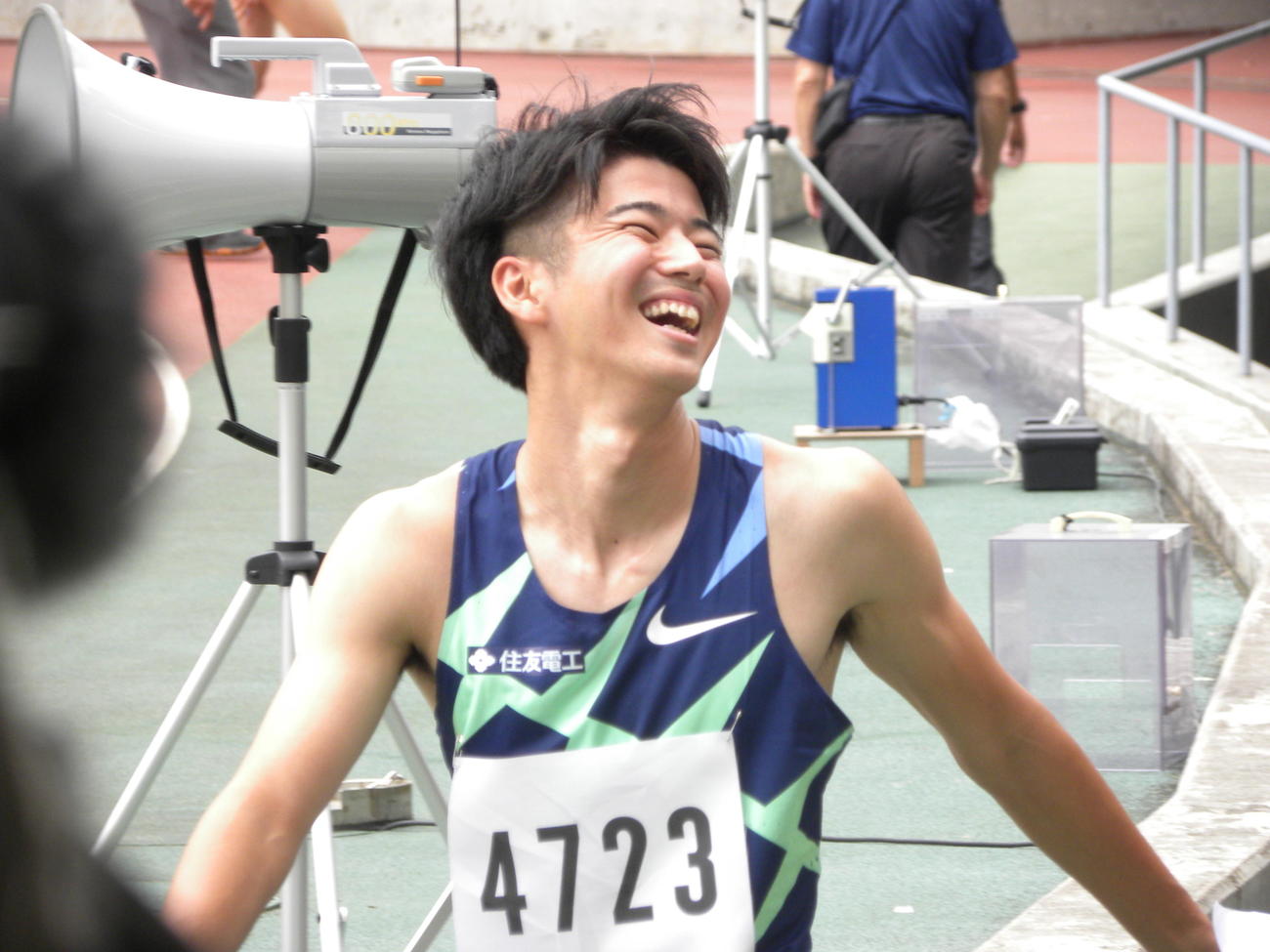 陸上の大阪選手権男子100メートル決勝後に笑顔を見せる多田修平（撮影・松本航）
