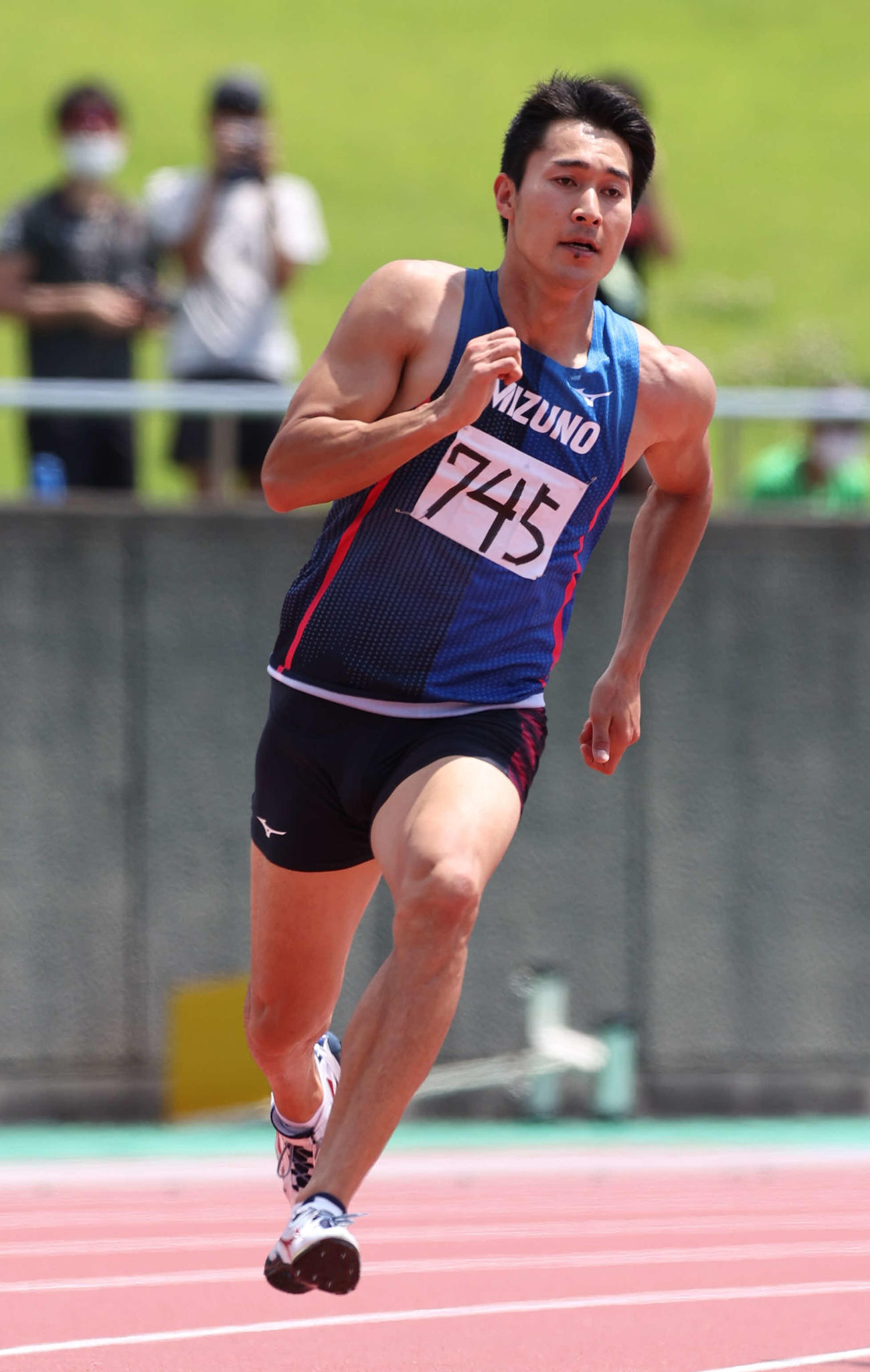 男子200メートル予選を走る飯塚（C）ミズノ