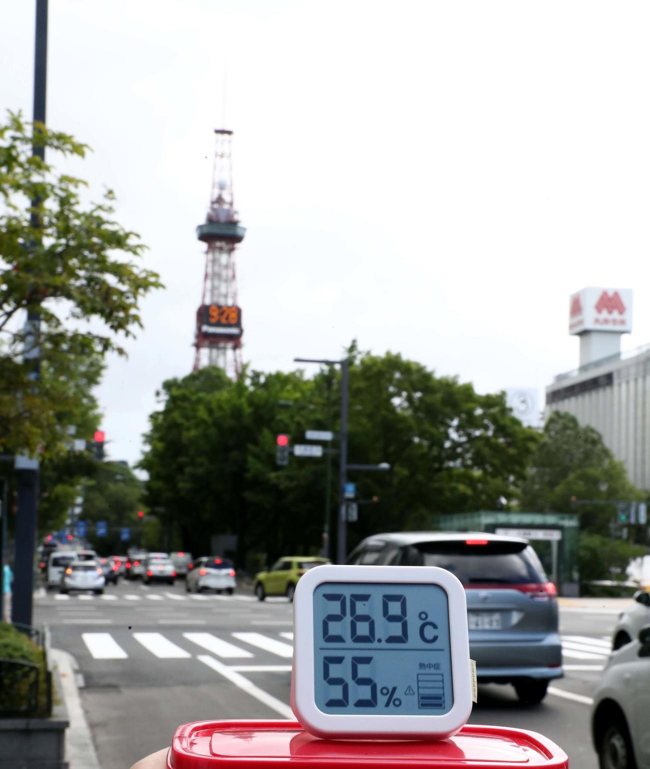 東京五輪　札幌マラソンコース　ゴール地点　大通公園　午前9時28分　26・9℃（撮影・黒川智章）