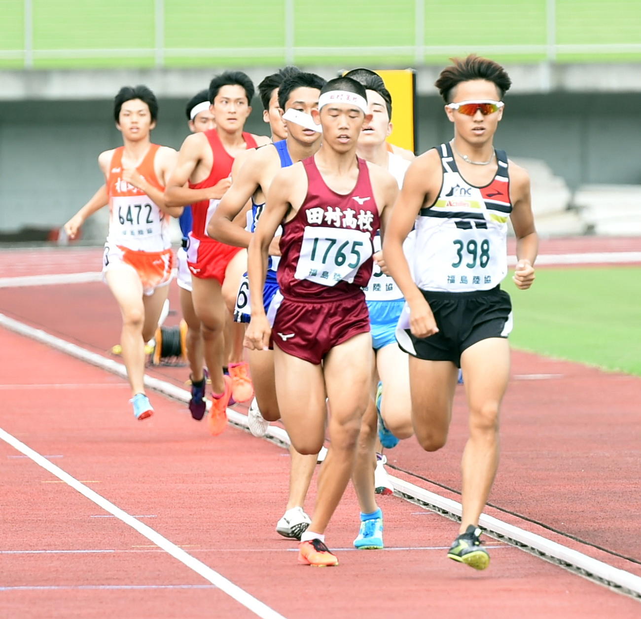 男子800メートルで快走した阿見AC・田母神（右）（撮影・山田愛斗）