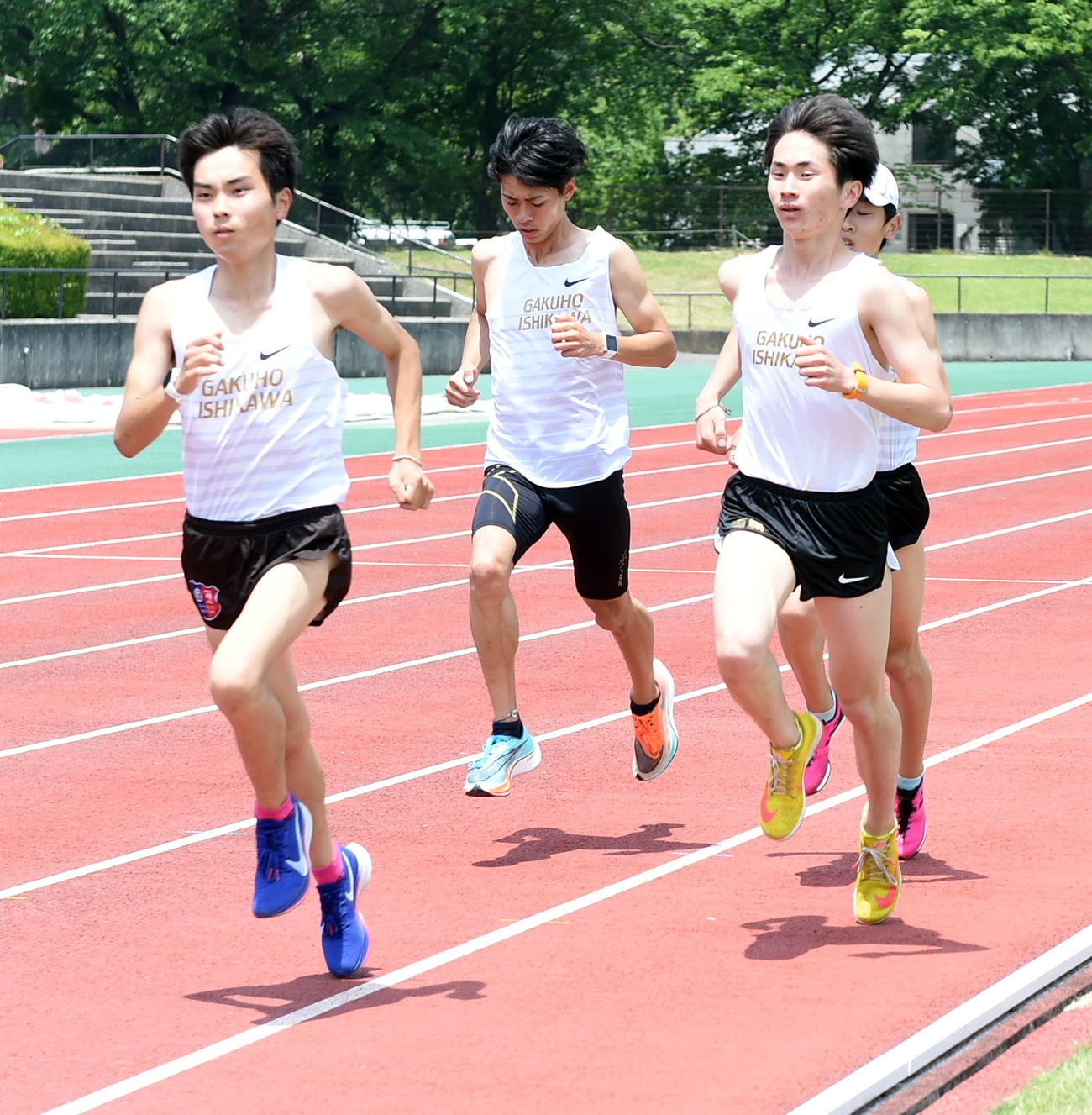 スピード練習をする学法石川の山口（右）（撮影・山田愛斗）