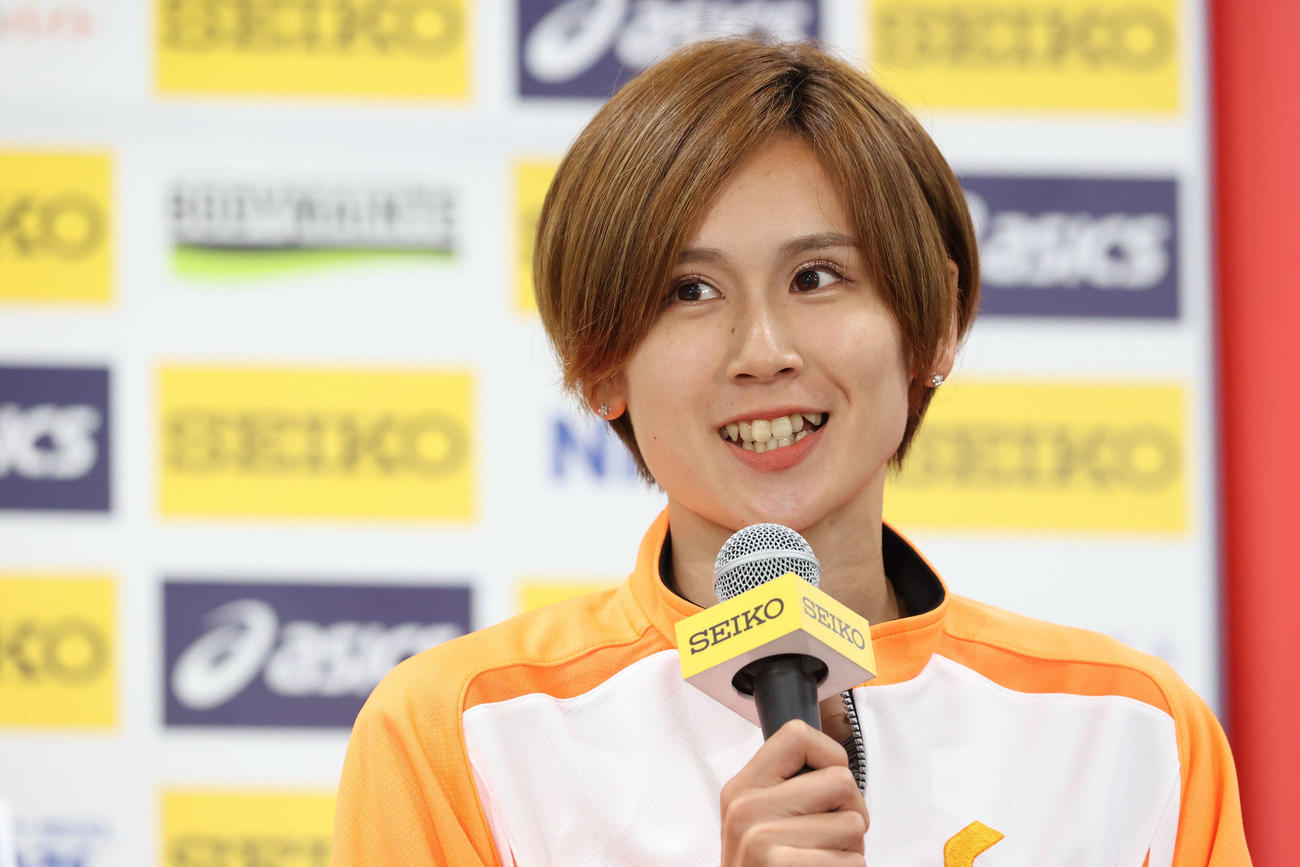 陸上のセイコー・ゴールデングランプリ前日会見に臨んだ女子走り幅跳びの秦（日本陸連提供）